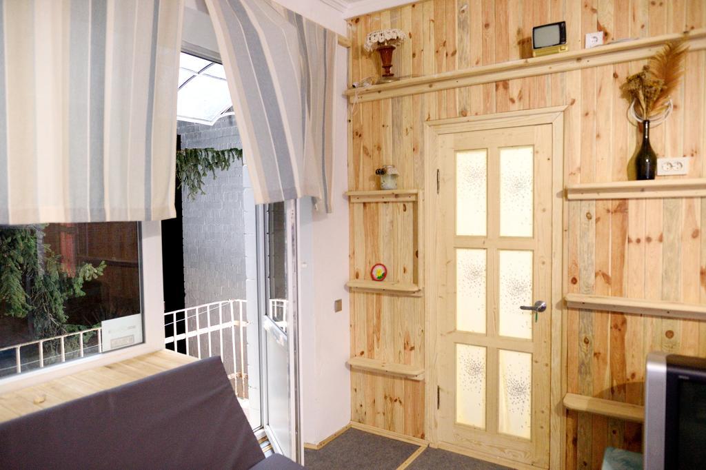 Baron Munchausen Guest House Kamianets-Podilskyi Exterior foto